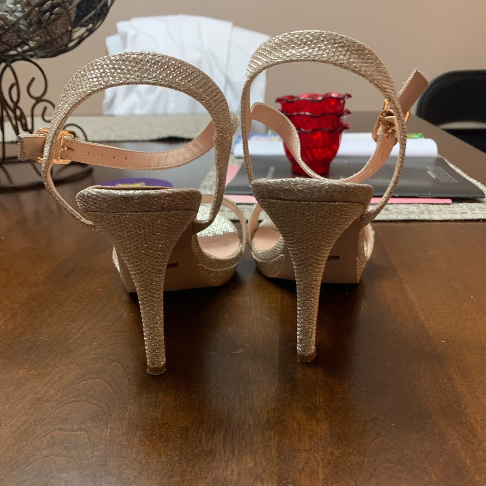 Heels - Picture 4 of 4